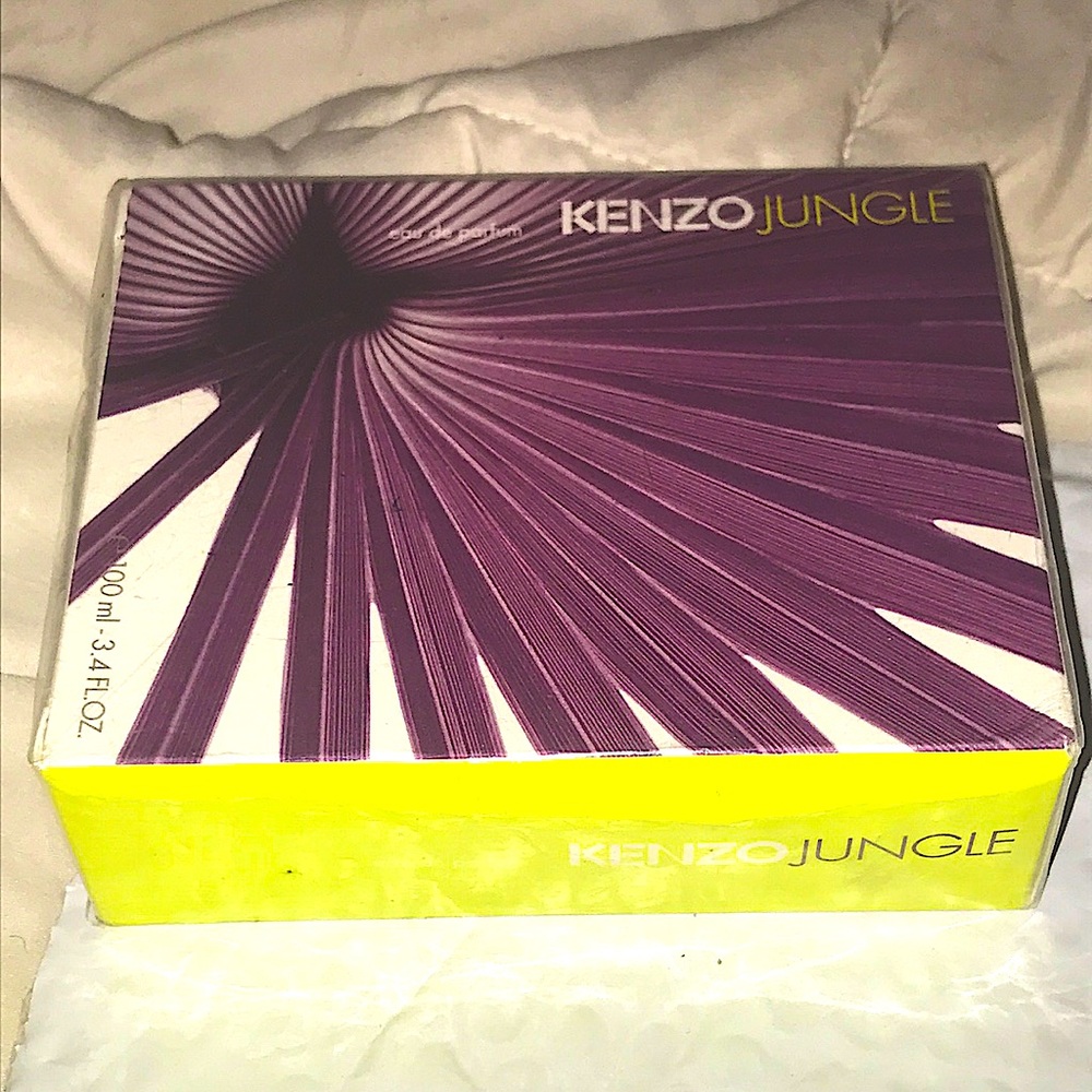 BRAND-NEW. UNOPENED. BEAUTIFULLY DESIGNED BOTTLE. With elephant top